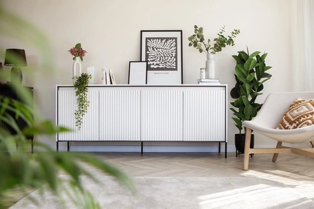 Komoda Trend 193 cm biała wyjątkowy design pojemna komoda do salonu z oświetleniem LED charakterystyczne ryflowane fronty