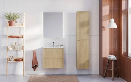 Słupek łazienkowy wiszący Nordic Cremona 35 cm dąb cremona designerska szafka z subtelnym ryflowaniem asymetryczny frezowany uchwyt