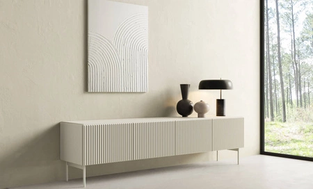 Szafka RTV Muti 195 cm beżowa designerska stylistyka szafka pod telewizor osadzona na stabilnej metalowej podstawie ozdobne ryflowania