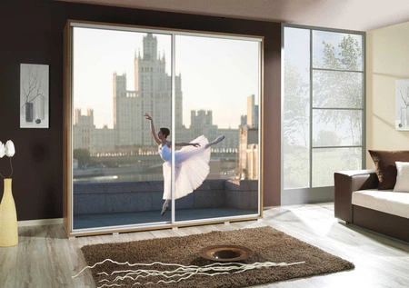 Szafa przesuwna Artistino 205 cm z grafiką baletnica korpus szafy w kolorze dąb catania wykonany z płyty o grubości 22mm