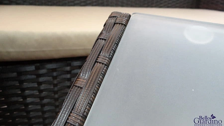 Zestaw mebli ogrodowych Comodo brązowy stylowy design gustowny komplet mebli z sofą i stolikiem do przydomowej strefy wypoczynku