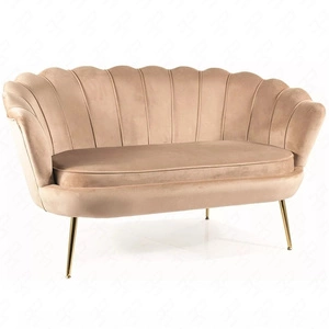 Sofa Camellia beżowa prosta i stylowa sofa wpisująca się w każdą aranżację sofa muszelka ze złotymi nogami