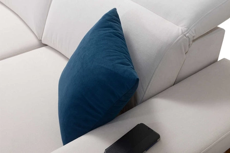 Narożnik z funkcją spania Kelly kość słoniowa lewostronny velvet komfort i funkcjonalność bok narożnika wykończony lamelami