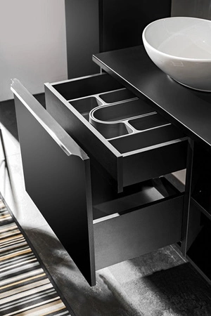 Szafka pod umywalkę nablatową Santa Fe 60 cm czarna ponadczasowa kolorystyka podkreślona metalowym chromowanym uchwytem krawędziowym