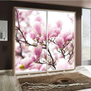 Szafa przesuwna Artistino 205 cm z grafiką kwiat wiśni korpus szafy w kolorze dąb catania wykonany z płyty o grubości 22mm