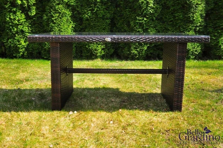 Stolik ogrodowy Bella BG brązowy niebanalny design wpisujący się w każdą ogrodową przestrzeń wysoka jakość wykonania szklany blat