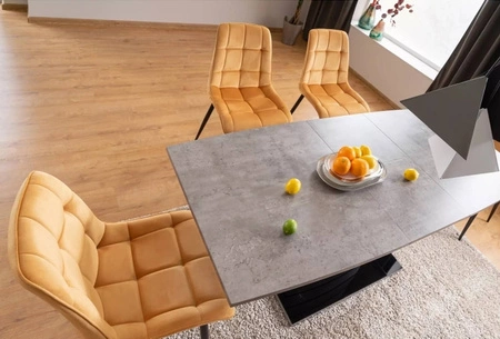 Krzesło tapicerowane Chic żółte nowoczesne oraz funkcjonalne krzesło z metalowymi nogami