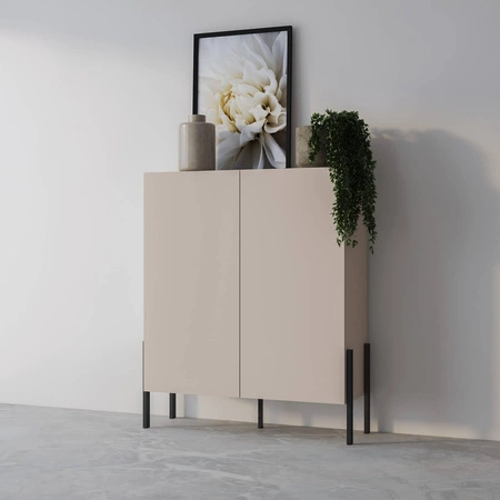 Komoda wysoka Jukon 114 cm beżowa wyjątkowy subtelny design doskonała komoda do salonu sypialni lub biura system push to open czarne nogi