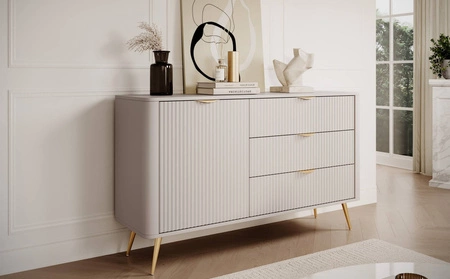 Komoda z szufladami Lante 138 cm beżowa elegancka komoda o zaokrąglonym kształcie wsparta na metalowej podstawie stylowe uchwyty