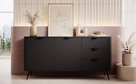 Komoda z szufladami Lante 163 cm czarna gustowna komoda z ryflowanymi frontami wsparta na wysokich skośnych nogach stylowe uchwyty