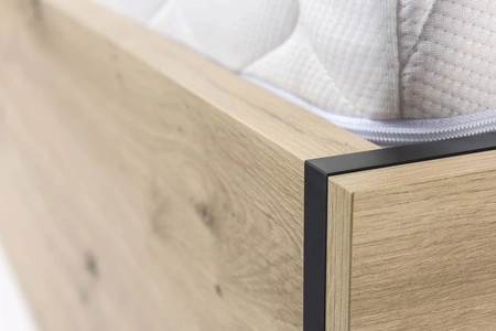 Łóżko Cali 160x200 cm dąb artisan / czarny z pojemnikiem to idealne łóżko do sypialni tapicerowany zagłówek ozdobne lamele na łóżku