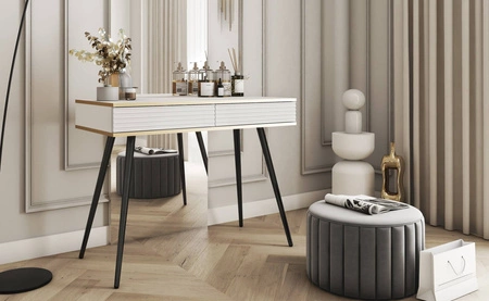 Konsola Luxury biała z szufladami elegancka toaletka z ryflowanymi frontami wysokie czarne nogi korpus zwieńczony złotą listwą