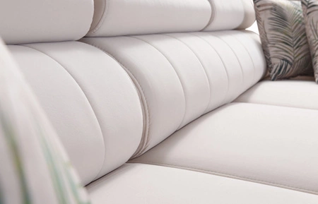 Narożnik z funkcją spania Savona jasny brąz / biały lewostronny elegancki narożnik z regulowanymi zagłówkami dekoracyjne przeszycia