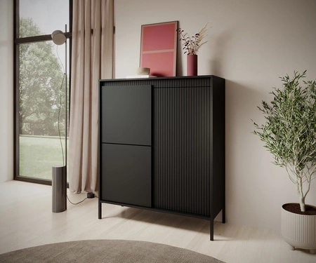 Komoda wysoka Sesti 104 cm czarna designerska komoda o oryginalnym wyglądzie osadzona na stabilnej metalowej podstawie
