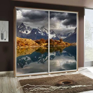 Szafa przesuwna Artistino 205 cm z grafiką góry korpus szafy w kolorze dąb catania wykonany z płyty o grubości 22mm