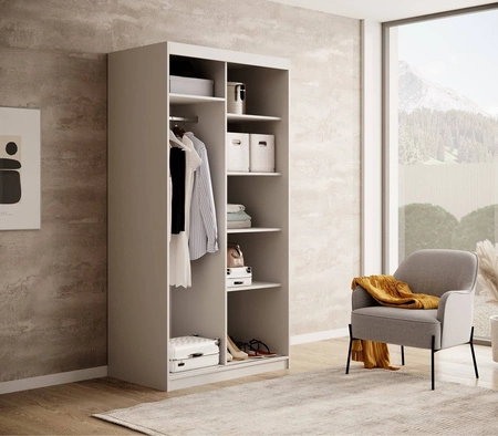 Szafa przesuwna z lustrem Delia 100 cm biała stylowa szafa z ozdobnymi lamelami w kolorze drewna wpasuje się do każdej aranżacji