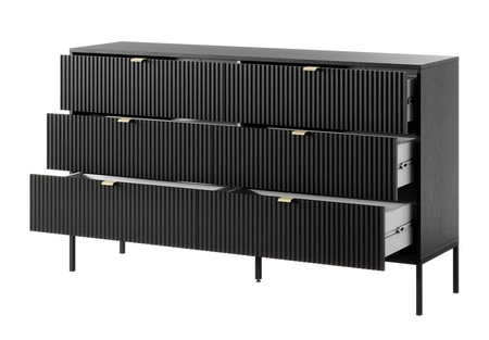 Komoda z szufladami Lovro 154 cm czarna nowoczesny design zachwyci miłośników wyrazistych wnętrz ryflowane fronty metalowe uchwyty