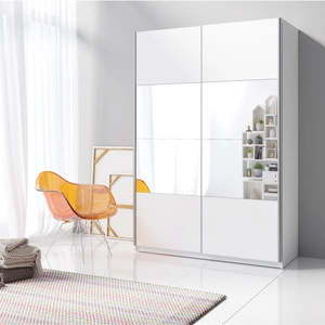 Szafa przesuwna Beta 120 cm biała pojemna szafa z lustrem na środku świetnie sprawdzi się w pomieszczeniach o każdej wielkości