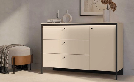 Komoda z szufladami Enna 136 cm beżowy / czarny funkcjonalna i pojemna komoda z klimatycznym oświetleniem LED idealna do sypialni