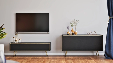 Szafka RTV Nevea 150 cm beżowa elegancka szafka w zdecydowanej kolorystyce oryginalna dekoracja każdego wnętrza stabilne złote nogi