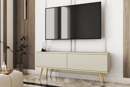 Szafka RTV Luxury 135 cm beżowa elegancki design korpus zwieńczony złotą listwą szafka wsparta na złotych metalowych nogach
