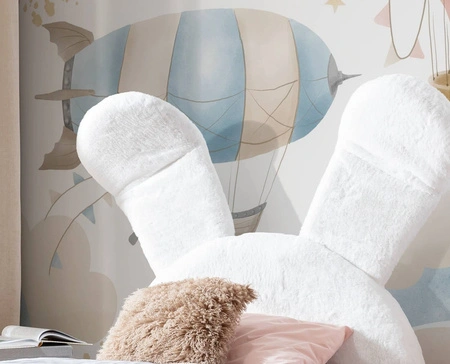 Łóżko kontynentalne Beti Plus 100x200 białe uroczy design unikatowy zagłówek w kształcie króliczka łózko z szafkami nocnymi i pufami