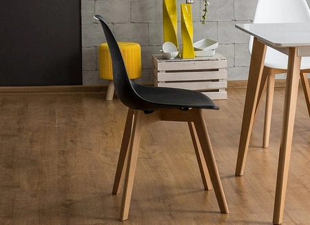 Krzesło kuchenne Moris 37x46 cm czarne nowoczesne oraz funkcjonalne krzesło z drewnianymi nogami