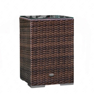 Stolik ogrodowy Modular II brązowy stylowy design wpisujący się w ogrodowe przestrzenie oraz mniejsze tarasy i balkony szklany blat