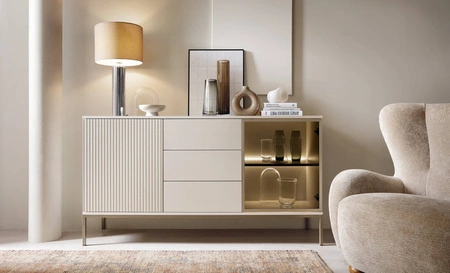 Komoda z szufladami Amma 154 cm beżowa wyjątkowy design dekoracyjne ryflowane i przeszklone fronty komody