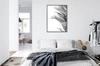 Plakat czarno białe liście palmowe 70x100 plakat w ramie precyzyjny wydruk ze stylową grafiką doskonała dekoracja salonu lub sypialni