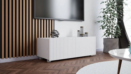 Szafka RTV Colder 100 cm biała z możliwością podwieszenia stylowy ryflowany front elegancka forma mebla w nowoczesnym stylu