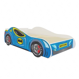 Łóżko Batcar 70x140 cm designerskie łóżko z materacem w kształcie samochodu z ozdobnym nadrukiem wykonane z solidnych materiałów