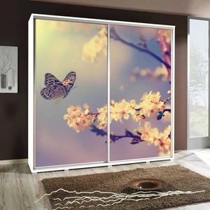 Szafa przesuwna Artistino 205 cm z grafiką motyl II korpus szafy w kolorze białym wykonany z płyty o grubości 22mm