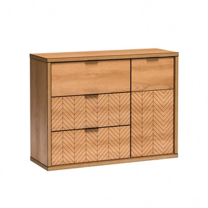 Komoda z szufladami Fonti 117 cm dąb karmel elegancka stylistyka komody czarne uchwyty krawędziowe misterne zdobienie frontów