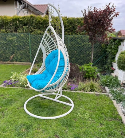 Fotel wiszący Bellissimo biały uniwersalny fotel z niebieską poduchą do ogrodowej strefy wypoczynku odporny na warunki atmosferyczne