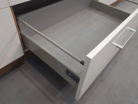 Słupek kuchenny Brianza 60 DKS-210 3S 1F szafka z szufladami metalowe uchwyty krawędziowe szafka odporna na działanie wilgoci i uszkodzenia