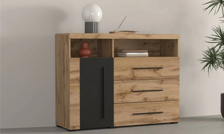 Komoda z szufladami Roger 121 cm dąb wotan / czarny nowoczesna stylistyka komody wzbogacona o stylowe czarne dodatki idealna do salonu sypialni