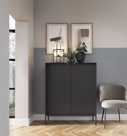 Komoda Lovro 104 cm czarna nowoczesny design zachwyci miłośników wyrazistych wnętrz