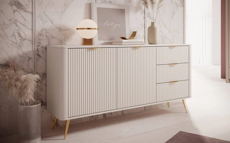 Komoda z szufladami Lante 163 cm beżowa gustowna komoda z ryflowanymi frontami wsparta na wysokich skośnych nogach stylowe uchwyty