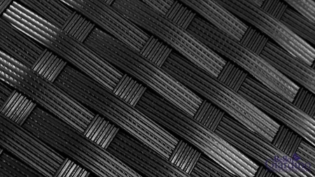 Stolik ogrodowy Tinto czarny wszechstronny design wpisujący się w ogrodowe przestrzenie oraz mniejsze tarasy lub balkony szklany blat