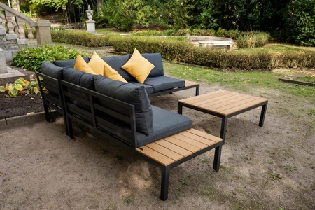 Zestaw mebli ogrodowych Massimo czarny stylowy design narożnik z poduszkami metalowa konstrukcja blat stolika wykończony polywood