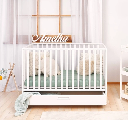 Łóżeczko niemowlęce z szufladą Luxe 120x60 cm białe klasyczne łóżeczko do pokoju niemowlęcego wykonane z litego drewna bukowego