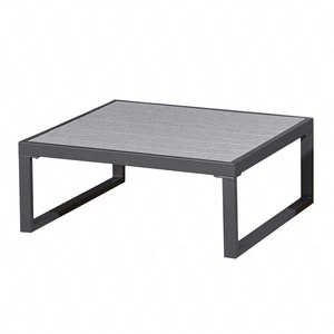 Stolik ogrodowy 75 cm Mostrare szary nietuzinkowy design blat stolika wykończony polywood metalowa konstrukcja minimalistyczny styl