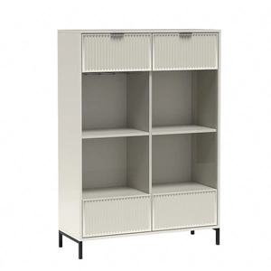 Witryna niska Linka 105 cm beżowa stylowa witryna do salonu wyposażona w uchwyty na kieliszki i subtelne oświetlenie ledowe