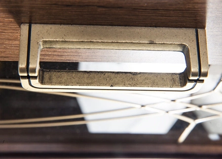 Komoda z szufladami Tade 140 cm dąb stuletni gustowny styl idealna komoda z metalowymi uchwytami do salonu sypalni lub biura