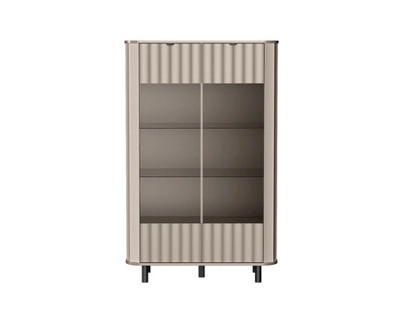 Witryna niska Novado 98 cm clay grey nowoczesna witryna o lekkim stylu zaokrąglone krawędzie metalowe uchwyty wysokie nogi