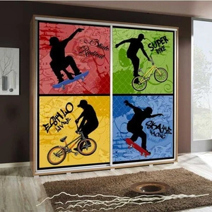 Szafa przesuwna Artistino 205 cm z grafiką skate korpus szafy w kolorze dąb catania wykonany z płyty o grubości 22mm