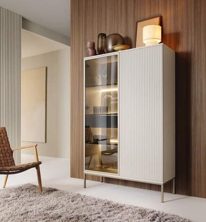 Witryna Amma 104 cm beżowa witryna z szufladą nowoczesna forma stylowe wykończenie salonu system push to open