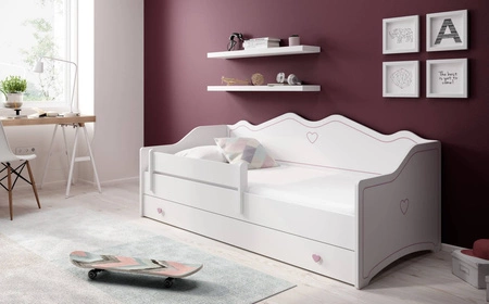 Łóżko Emily 80x160 cm białe dziecięce łóżko z materacem i barierką ochronną różowe uchwyty w kształcie serca ozdobny nadruk