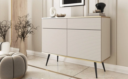 Komoda z szufladami Luxury 107 cm beżowa stylowa komoda z ryflowanymi frontami korpus zwieńczony złotą listwą czarne metalowe nogi